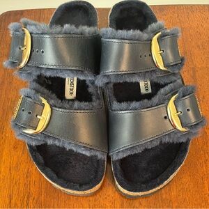 Birkenstock Big Buckle Shearling Sandal Navy Blue w/ Gold Buckles – Like New!